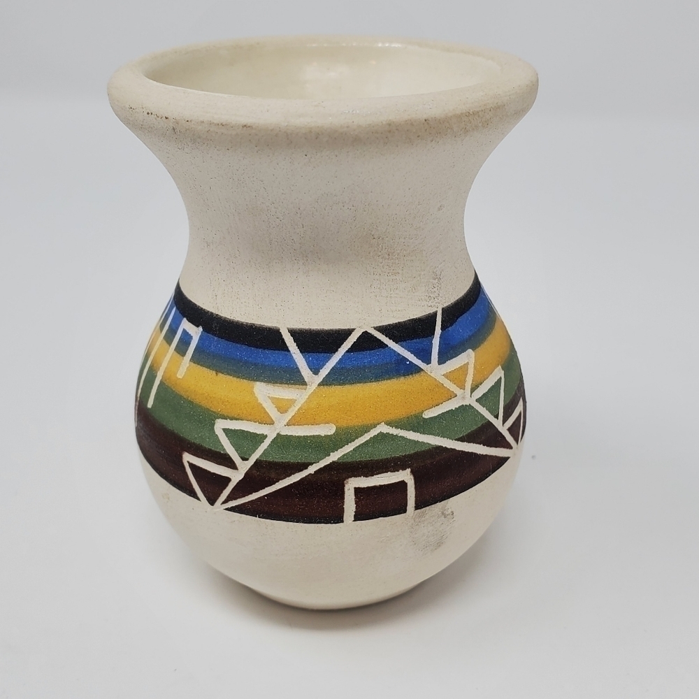 VINTAGE SIOUX POTTERY AND CRAFTS SMALL VASE SIGNED NATIVE SOUTHWEST COLLECTIBLE - Picture 7 of 12
